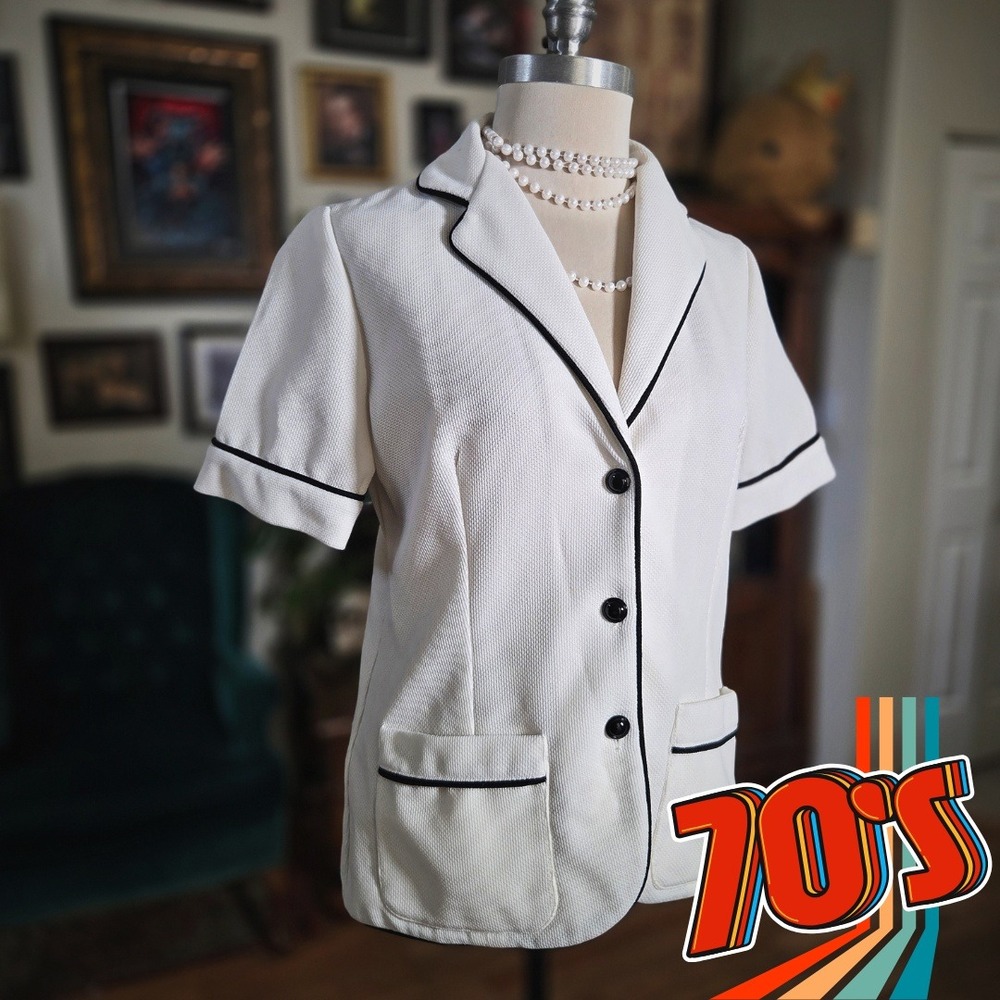 Vintage 70s Montgomery Ward Womens Short Sleeve Top White Black Trim Button